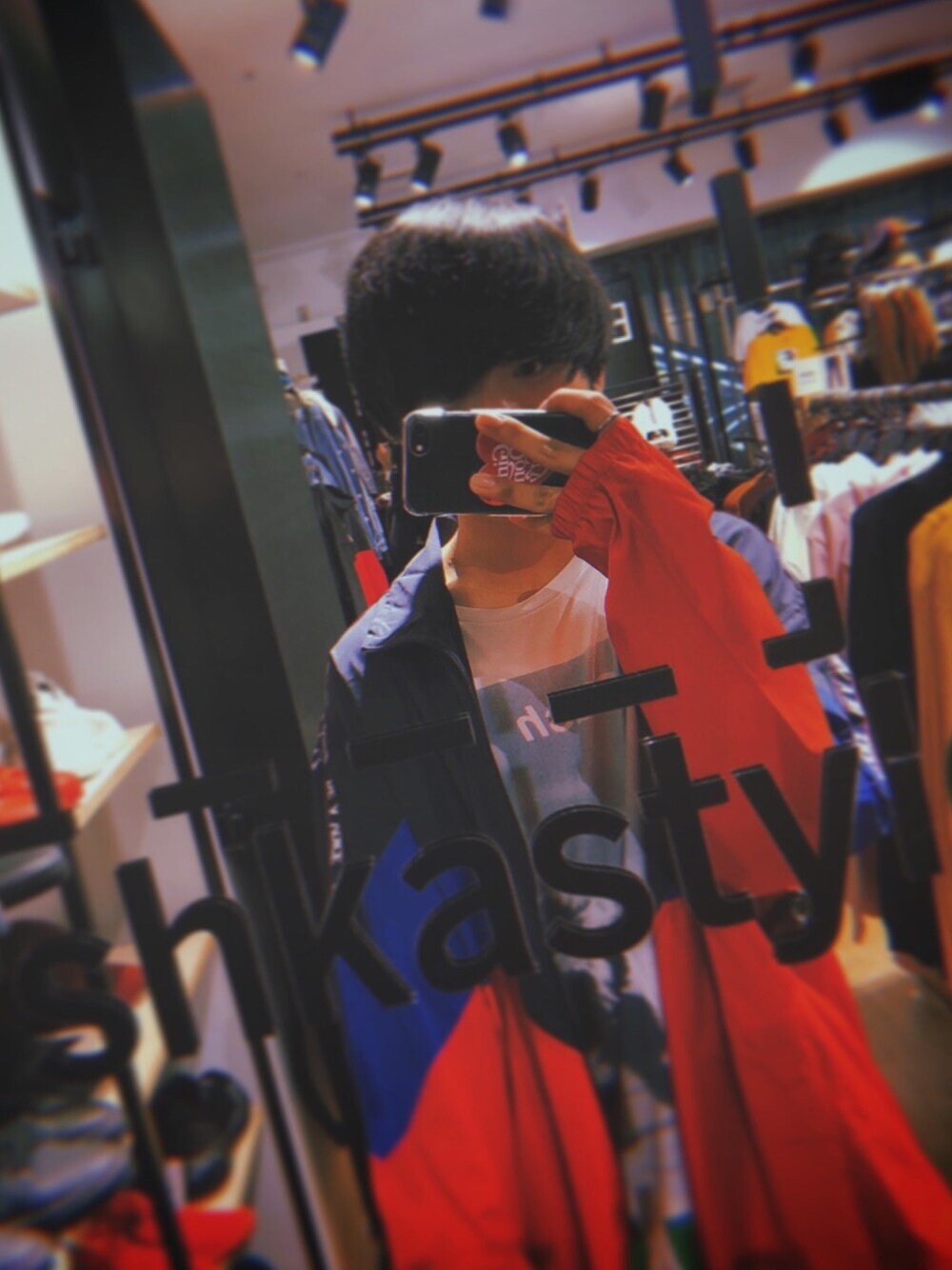 「スポーツMIX'18秋、おしゃれさんと繋がりたい、秋のコーデ」｜「Bershkaのアイテム（ナイロンジャケット、レッド系）」を使った、Mitsuさん（メンズ・170cm）の秋コーディネートの1枚目の写真