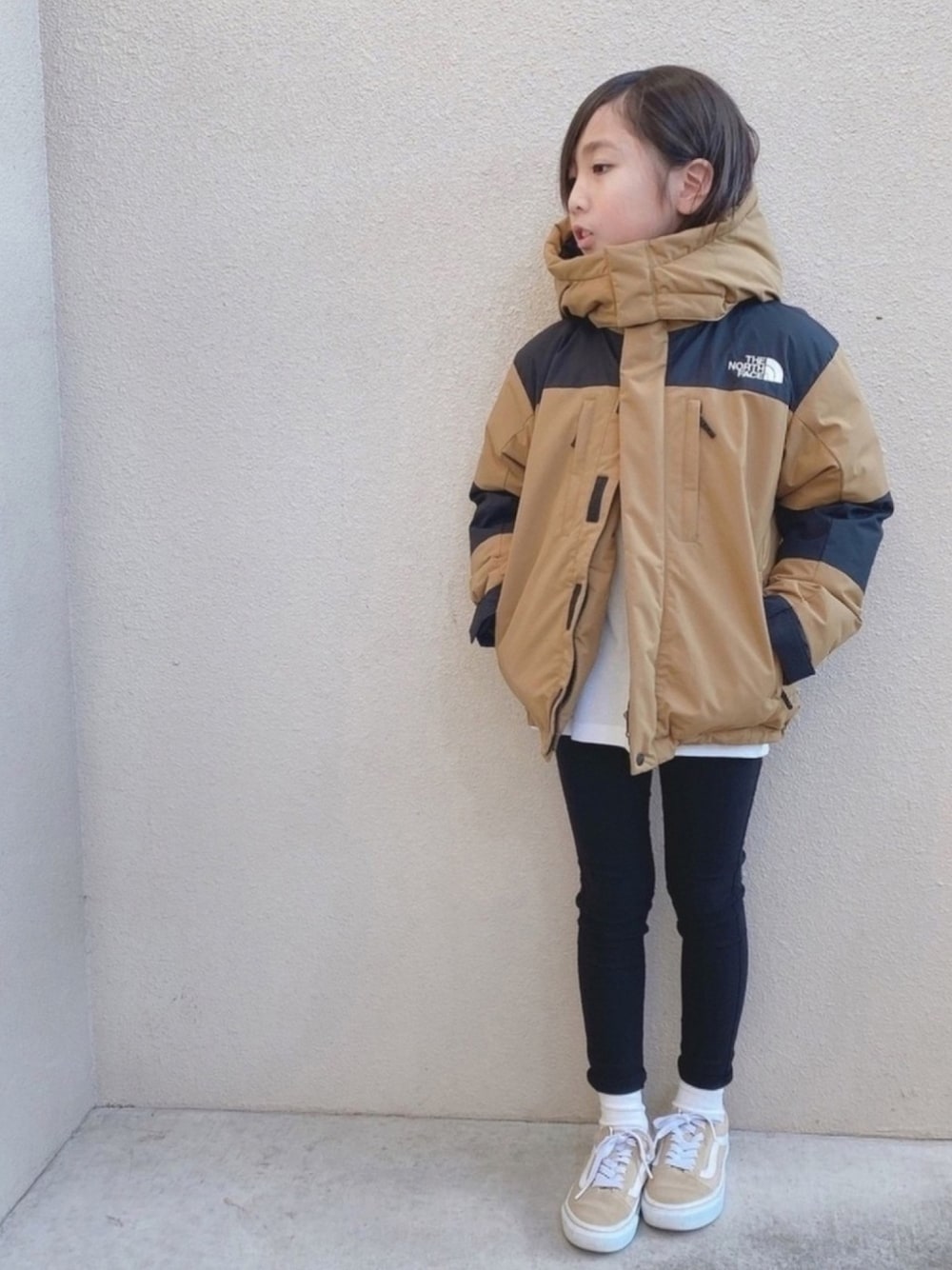 「冬アウター着回しチャレンジ、おしゃれさんと繋がりたい、バルトロ、スキニー、ブリティッシュカーキ、VANS、オールドスクール、バルトロライトジャケット」｜「THE NORTH FACEのTHE NORTH FACE Endurance Baltro Jacket（ダウンジャケット/コート、ベージュ系）」を使った、⁂sooora⁂さん（キッズ・124cm）の冬コーディネートの1枚目の写真