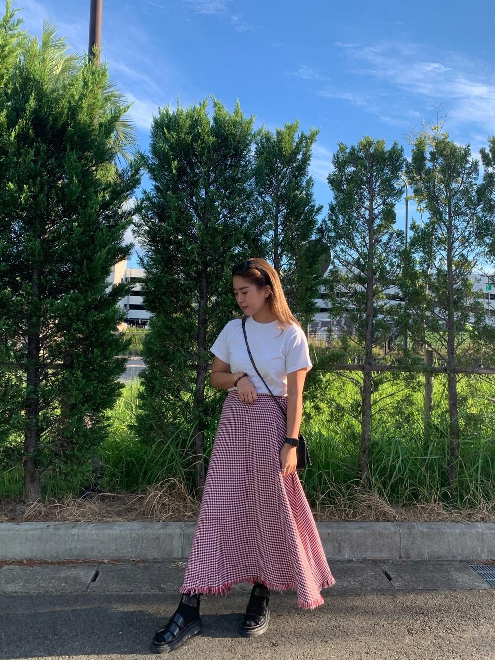 「154cm、sisterjane、UNIQLO、PRADA、カチューシャ、神戸」｜「UNIQLOのGIRLS リラックスフィットTシャツ（半袖）（Tシャツ/カットソー、ホワイト系）」を使った、Momokaさん（レディース・154cm）の秋コーディネートの1枚目の写真