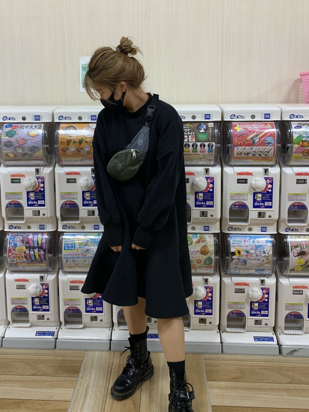「birthdaybash、ARC'TERYX、Dr.Martens、ワンピース、154cm、ラクチンコーデ、ブラックコーデ」｜「birthday bashのアイテム（ワンピース、ブラック系）」を使った、Momokaさん（レディース・154cm）の秋コーディネートの1枚目の写真