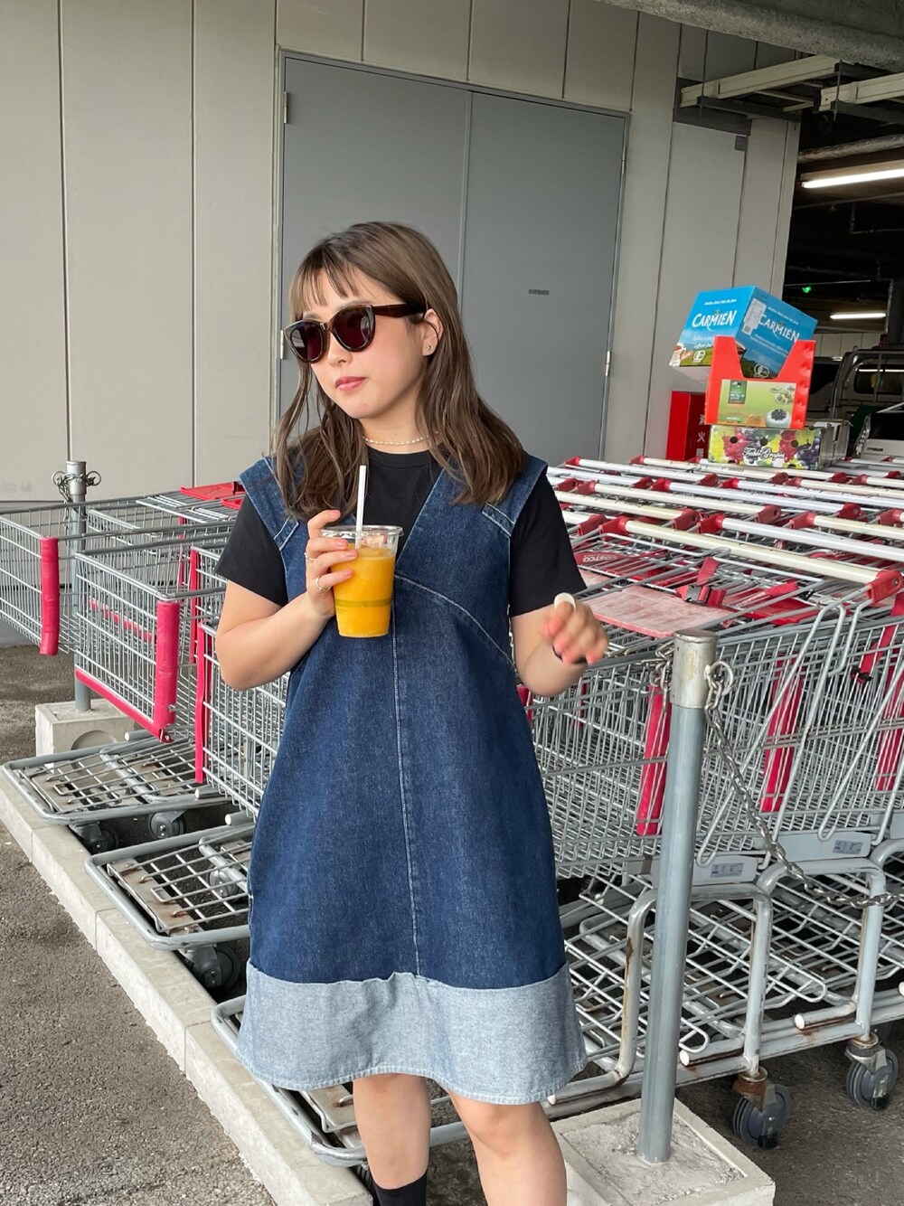 「COS、UNIQLO、adsr、ワンピース、デニム、オン眉」｜「COSのアイテム（ワンピース、ブルー系）」を使った、Momokaさん（レディース・154cm）の春コーディネートの1枚目の写真