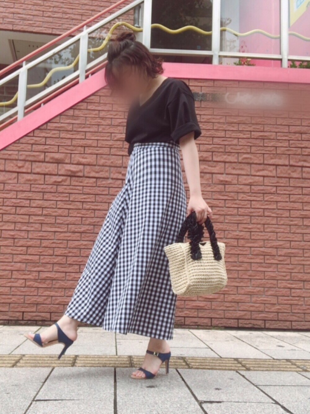 「お洒落さんとつながりたい、プチプラコーデ、GU、全身GU、ヒールサンダル、オトナ女子、ママコーデ」｜「GUのアイテム（Tシャツ/カットソー、ブラック系）」を使った、yurinyanさん（レディース・153cm）の夏コーディネートの1枚目の写真