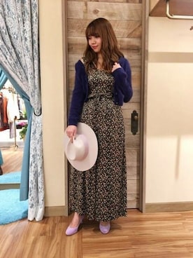「アイボリー」｜「アイテム（サロペット/オーバーオール）」を使った、DEICYさん（レディース・163cm）の秋コーディネート