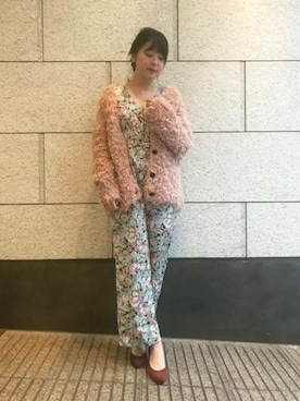 「フラワープリント」｜「アイテム（サロペット/オーバーオール）」を使った、DEICYさん（レディース・163cm）の冬コーディネート