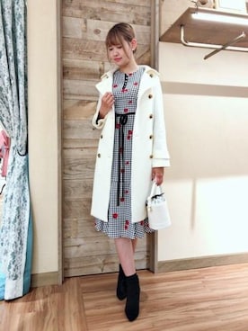 「白コート」｜「アイテム（トレンチコート）」を使った、DEICYさん（レディース・168cm）の秋コーディネート