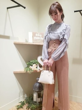 「アイテム（パンツ、イエロー系）」を使った、DEICYさん（レディース・161cm）の冬コーディネート