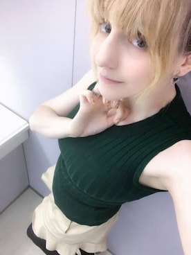 「アイテム（イヤリング）」を使った、サラ・ネルキンさん（レディース・165cm・20代）の冬コーディネート