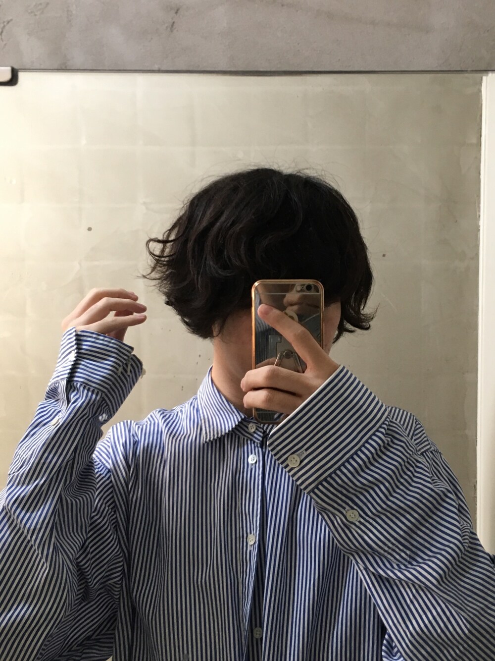 「DRESSEDUNDRSSED」｜「DRESSEDUNDRESSEDのPINSTRIPE LAYERED OVERSIZED SHIRT（シャツ/ブラウス、ブルー系）」を使った、cityさん（メンズ・180cm）の春コーディネートの1枚目の写真