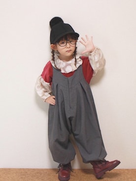 「グレーパンツ」｜「アイテム（オールインワン・サロペット）」を使った、s u uさん（キッズ・100cm）の秋コーディネート