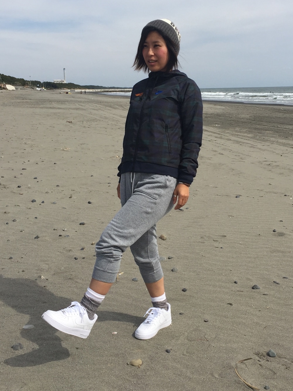 「休日スタイル、スウェットパンツ、GU、BEAMS BOY、NIKE、AIR FORCE 1」｜「GUの（GU）スウェットイージーパンツＢ（パンツ、グレー系）」を使った、はこさん（レディース・159cm）の春コーディネートの1枚目の写真