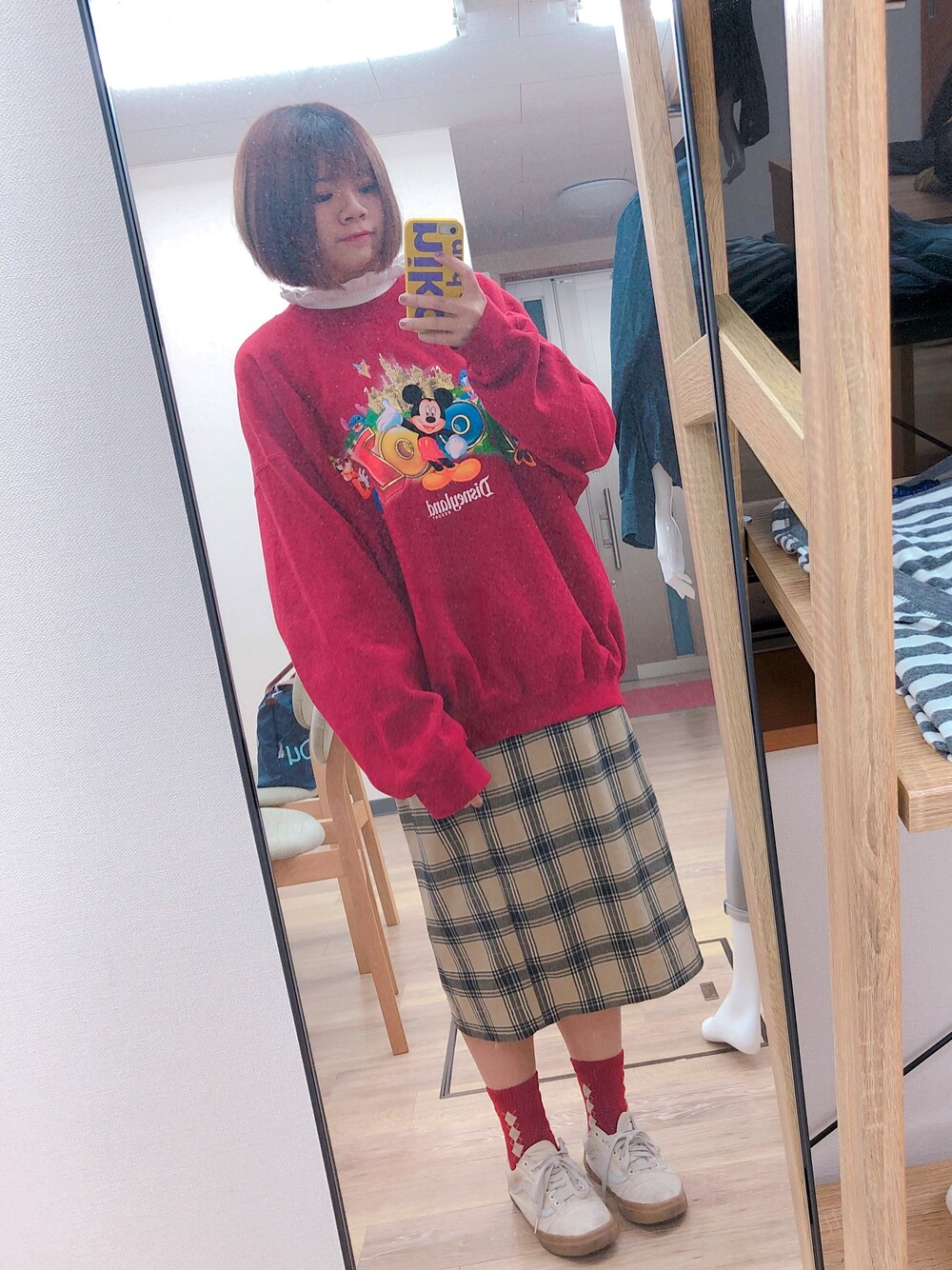 「ディズニー、お洒落さんとつながりたい、古着MIX、古着女子」｜「UNIQLOのアイテム（スカート、ベージュ系）」を使った、かおるんさん（レディース・163cm）の冬コーディネートの1枚目の写真