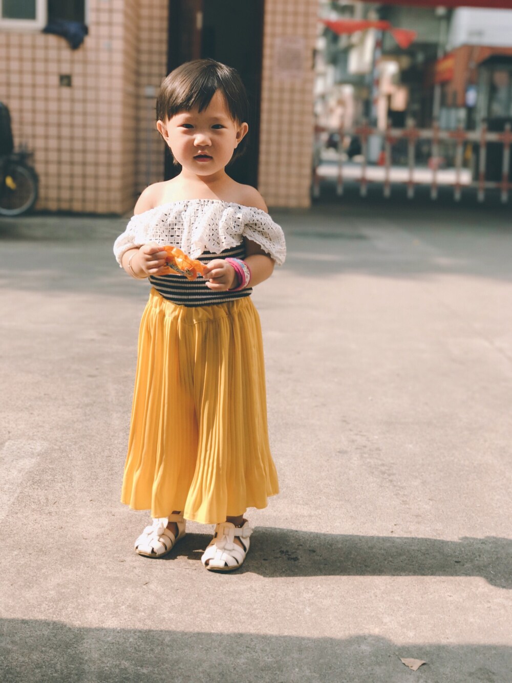 「petit mainのプリーツ加工ガウチョパンツ（その他パンツ、イエロー系）」を使った、Tangleleさん（キッズ・90cm）の夏コーディネートの1枚目の写真
