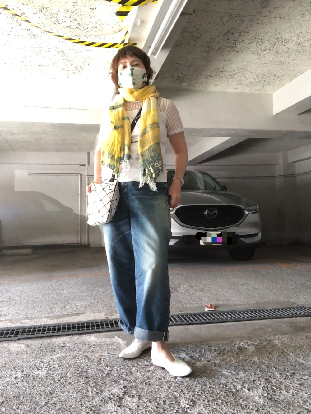 「シンプルコーデ、パンツスタイル、大人コーデ、白Tシャツ」｜「mina perhonenのアイテム（デニムパンツ、ブルー系）」を使った、manapin1120さん（レディース・162cm）の夏コーディネートの1枚目の写真