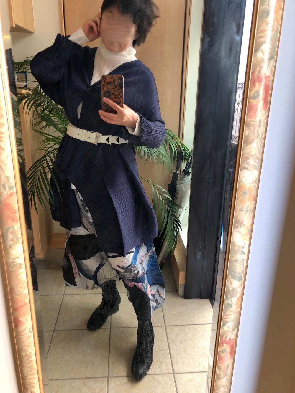「お洒落さんとつながりたい、大人コーデ、きれいめカジュアル、ゆるコーデ、秋コーデ」｜「PLEATS PLEASEのアイテム（その他アウター、ブルー系）」を使った、manapin1120さん（レディース・162cm）の冬コーディネートの1枚目の写真