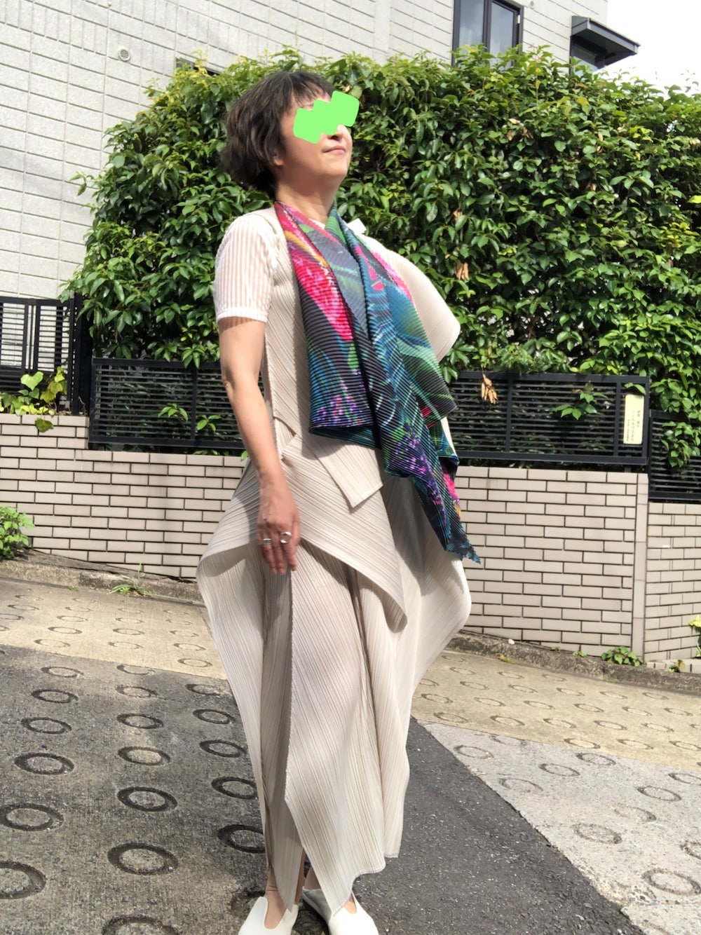 「セットアップ、ベージュ、ボタニカル柄、オトナ女子」｜「PLEATS PLEASEのアイテム（Tシャツ/カットソー、ベージュ系）」を使った、manapin1120さん（レディース・162cm）の夏コーディネートの1枚目の写真