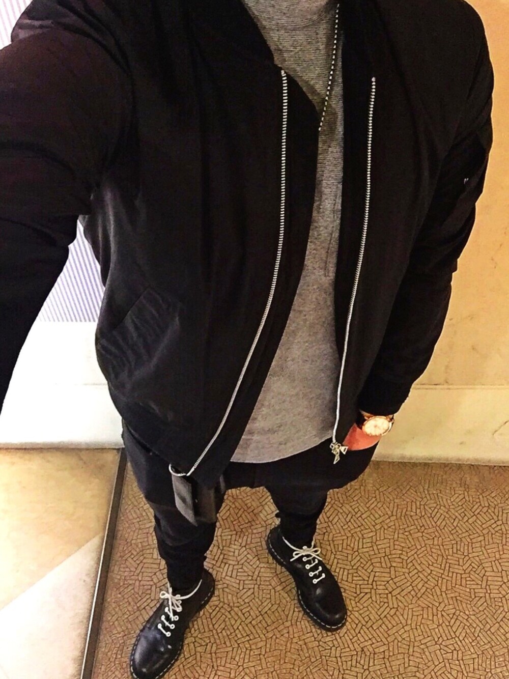 「NEW ERA、GLOBAL WORK、UNIQLO、Dr.Martens、Christian paul、ガネーシャ、Dr.martens 6ホール、大人カジュアル、ブラックコーデ、平成最後のWEARISTAセンバツ」｜「GLOBAL WORKのライトウェイトMA-1/564420（MA-1、ブラック系）」を使った、Takuro...さん（メンズ・172cm）の春コーディネートの1枚目の写真