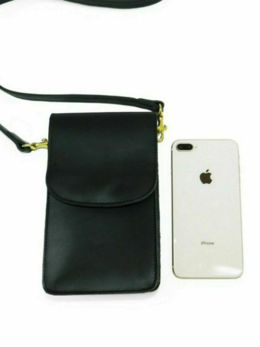 「PHONE CASE、casual、black、Accessories」｜「CUSTOM MADEのアイテム（スマホグッズ、ブラック系）」を使った、Madam Mさん（レディース・165cm）の春コーディネートの1枚目の写真