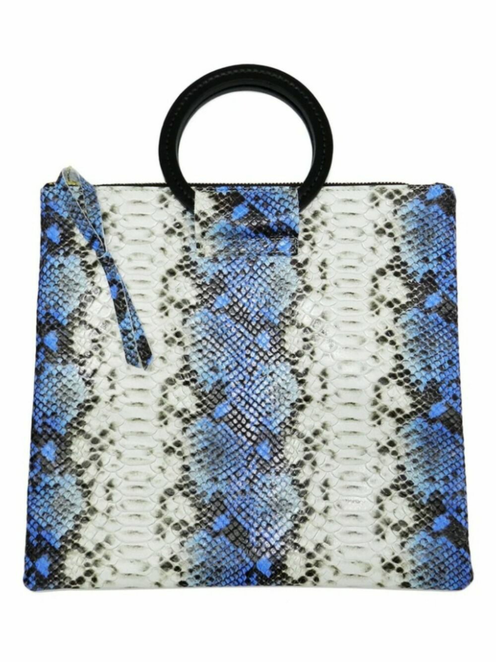 ブルー系のハンドバッグを着用したレディースの春コーディネートの1枚目の写真