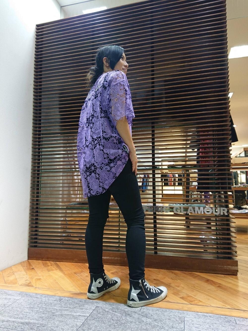 「カジュアル、スキニー、Tシャツ、プルオーバー、レース、Hysteric Glamour、ベアー、ヒステリックグラマー、HYSTERICS」｜「HYSTERIC GLAMOURのSU加工ISKOツイル スキニーパンツ（その他パンツ、ブラック系）」を使った、Rayさん（レディース・160cm）の秋コーディネートの1枚目の写真