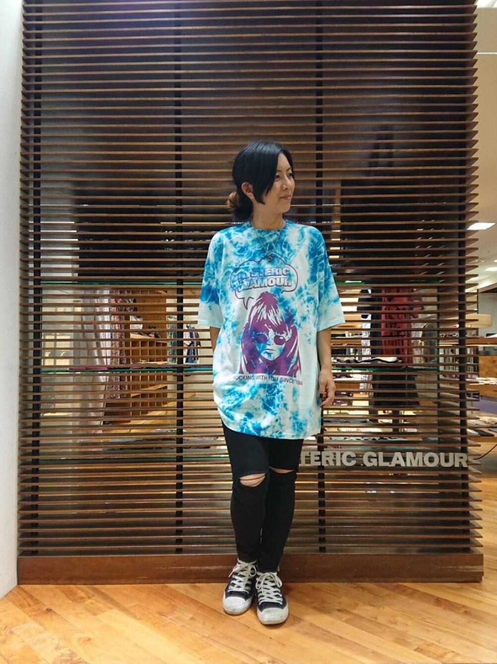 「ニット、カジュアル、スキニー、Tシャツ、Hysteric Glamour、ヒステリックグラマー、ニットコーデ」｜「HYSTERIC GLAMOURのSU加工ISKOツイル スキニーパンツ（その他パンツ、ブラック系）」を使った、Rayさん（レディース・160cm）の秋コーディネートの1枚目の写真