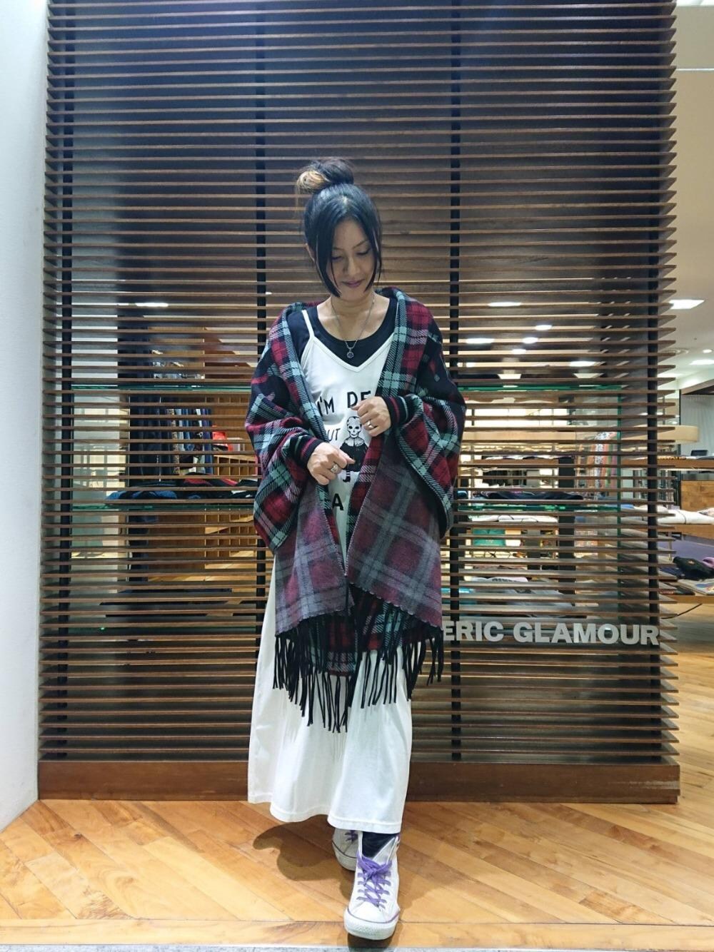 「カーディガン、ワンピース、ストール、Tシャツ、Hysteric Glamour、ヒステリックグラマー、秋コーデ、HYSTERICS、秋アウター、ニットコーデ」｜「HYSTERIC GLAMOURのSCRATCH レギンス（レギンス/スパッツ、ブラック系）」を使った、Rayさん（レディース・160cm）の秋コーディネートの1枚目の写真