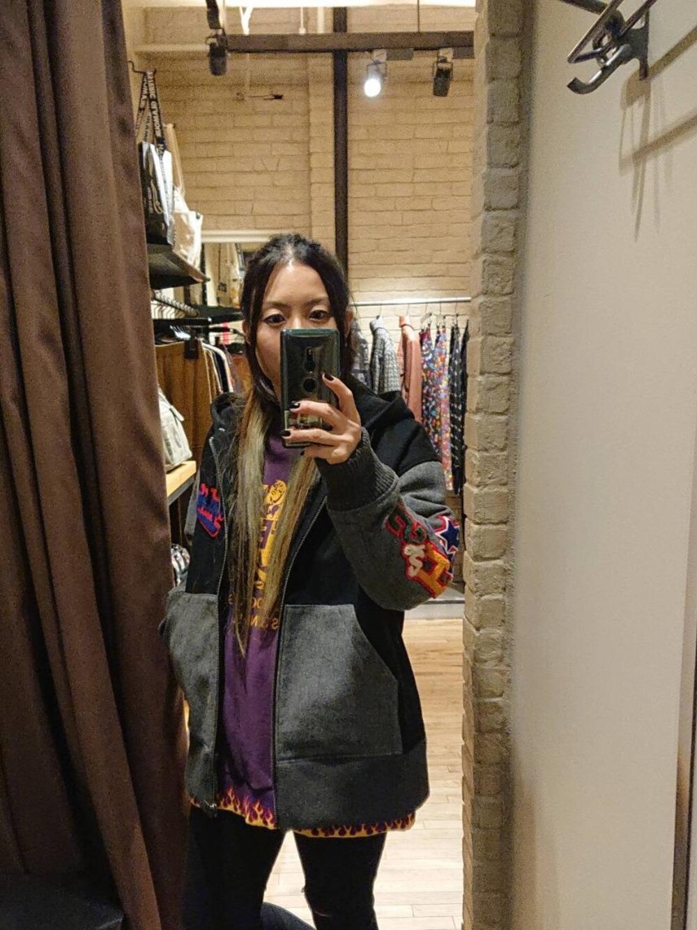 「ブルゾン、スウェット、ビッグシルエット、スキニー、パーカー、冬コーデ、Hysteric Glamour、カジュアルコーデ、ヒステリックグラマー、秋コーデ」｜「HYSTERIC GLAMOURのSU加工ISKOツイル スキニーパンツ（その他パンツ、ブラック系）」を使った、Rayさん（レディース・160cm）の秋コーディネートの1枚目の写真