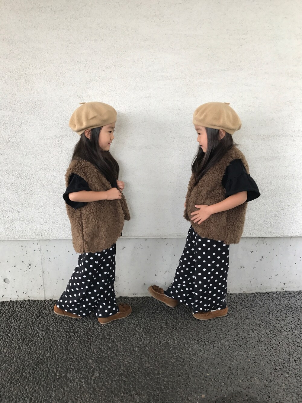 「秋コーデ、女の子コーデ、キッズファッション、5歳、birthday、モカシン、双子コーデ」｜「petit mainのアイテム（モカシン/デッキシューズ、ブラウン系）」を使った、niconaさん（キッズ・100cm）の秋コーディネートの1枚目の写真