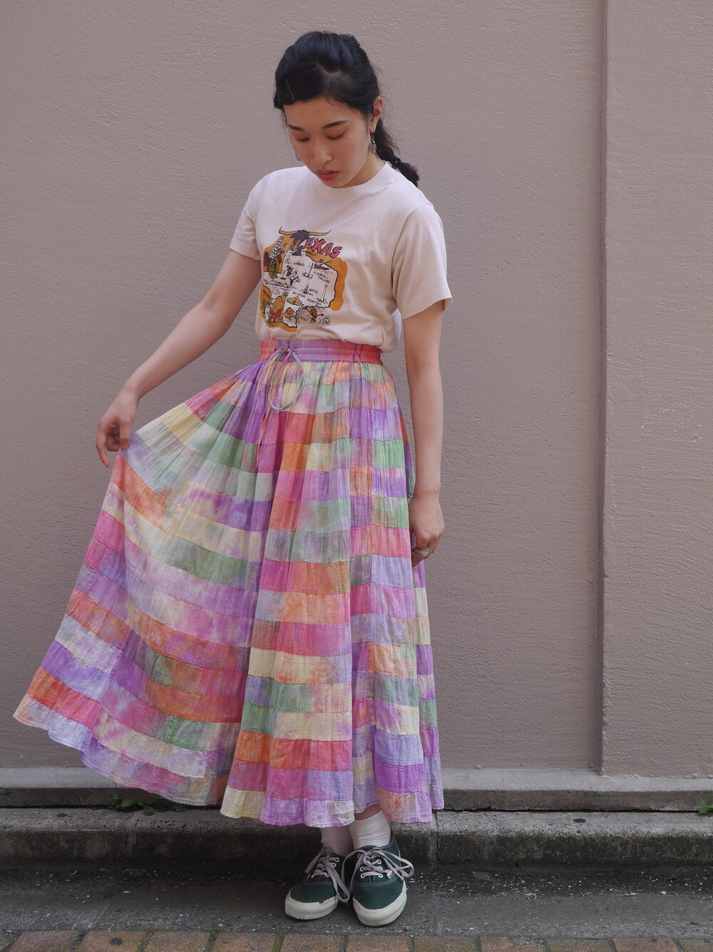 鈴木 彩花さんの「1990年代 インド綿 スカート（Vintage Clothing）」を使ったコーディネート