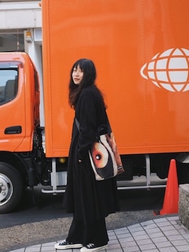 「Yohji Yamamoto（ヨウジヤマモト）のアイテム（トレンチコート）」を使った、Feier Renさん（レディース・177cm）の秋コーディネート