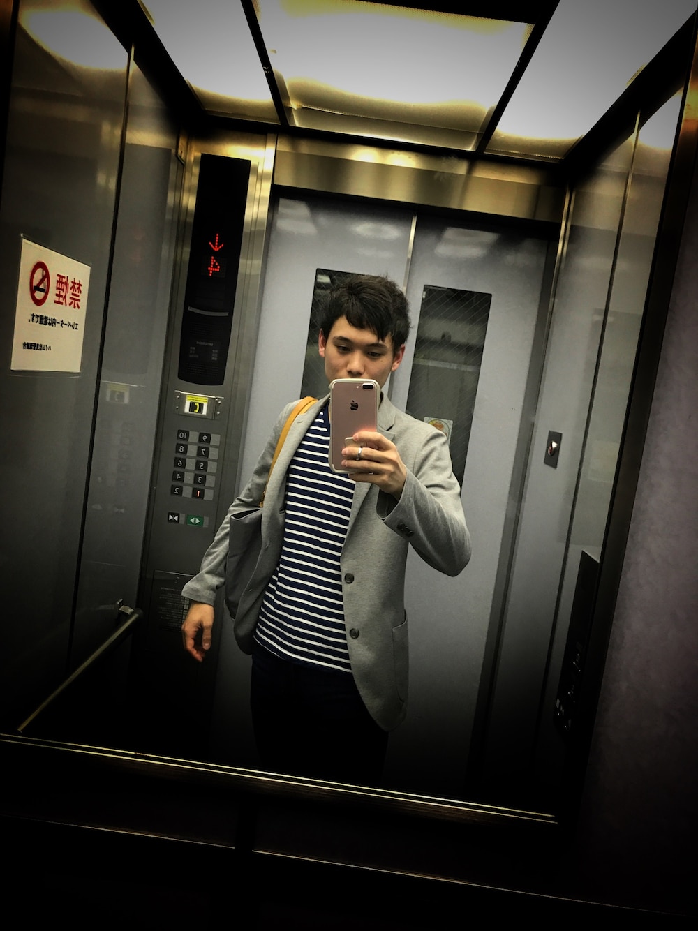 「UNIQLOのコンフォートジャケット（その他アウター、グレー系）」を使った、つのぴー。さん（メンズ・170cm）の春コーディネートの1枚目の写真