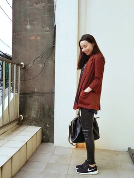 「sneakers」｜「アイテム（ノーカラージャケット）」を使った、Joさん（レディース・160cm）の冬コーディネート