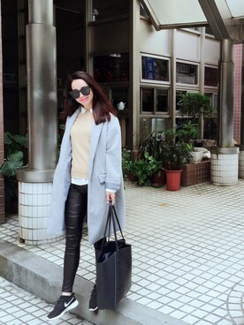 「sneakers」｜「アイテム（チェスターコート）」を使った、Joさん（レディース・160cm）の冬コーディネート
