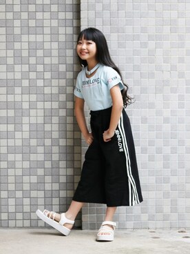 「スウエットパンツ」｜「アイテム（サンダル）」を使った、JENNIさん（レディース・156cm）の春コーディネート
