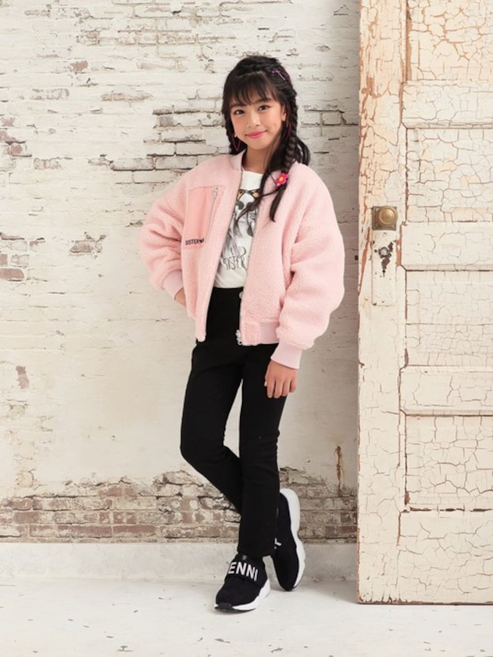 「ピンク、スキニー、ボア、リバーシブル、JENNI、おんなのこ、sisterjenni、ボアブルゾン、ジェニィ、シスタージェニィ」｜「SISTER JENNIのボア×タフタリバーシブルMA-1（MA-1、ピンク系）」を使った、JENNIさん（キッズ・134cm）の秋コーディネートの1枚目の写真
