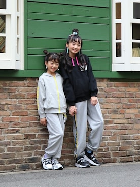 「アイテム（パーカー）」を使った、JENNIさん（キッズ・124cm）の冬コーディネート