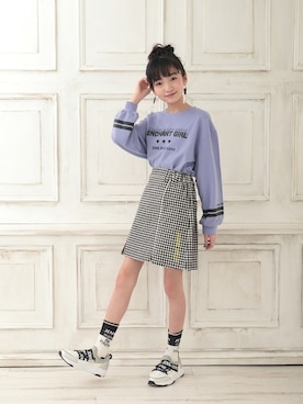 「アイテム（スウェット）」を使った、JENNIさん（キッズ・151cm）の春コーディネート