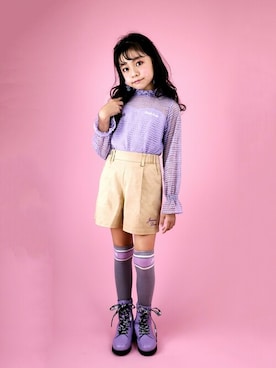 「アイテム（シューズ、パープル系）」を使った、JENNIさん（キッズ・134cm）の秋コーディネート