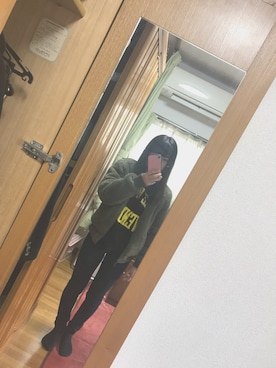 「SPIGA（スピーガ）のアイテム（Tシャツ/カットソー、ブラック系）」を使った、麻結さん（レディース）の冬コーディネート