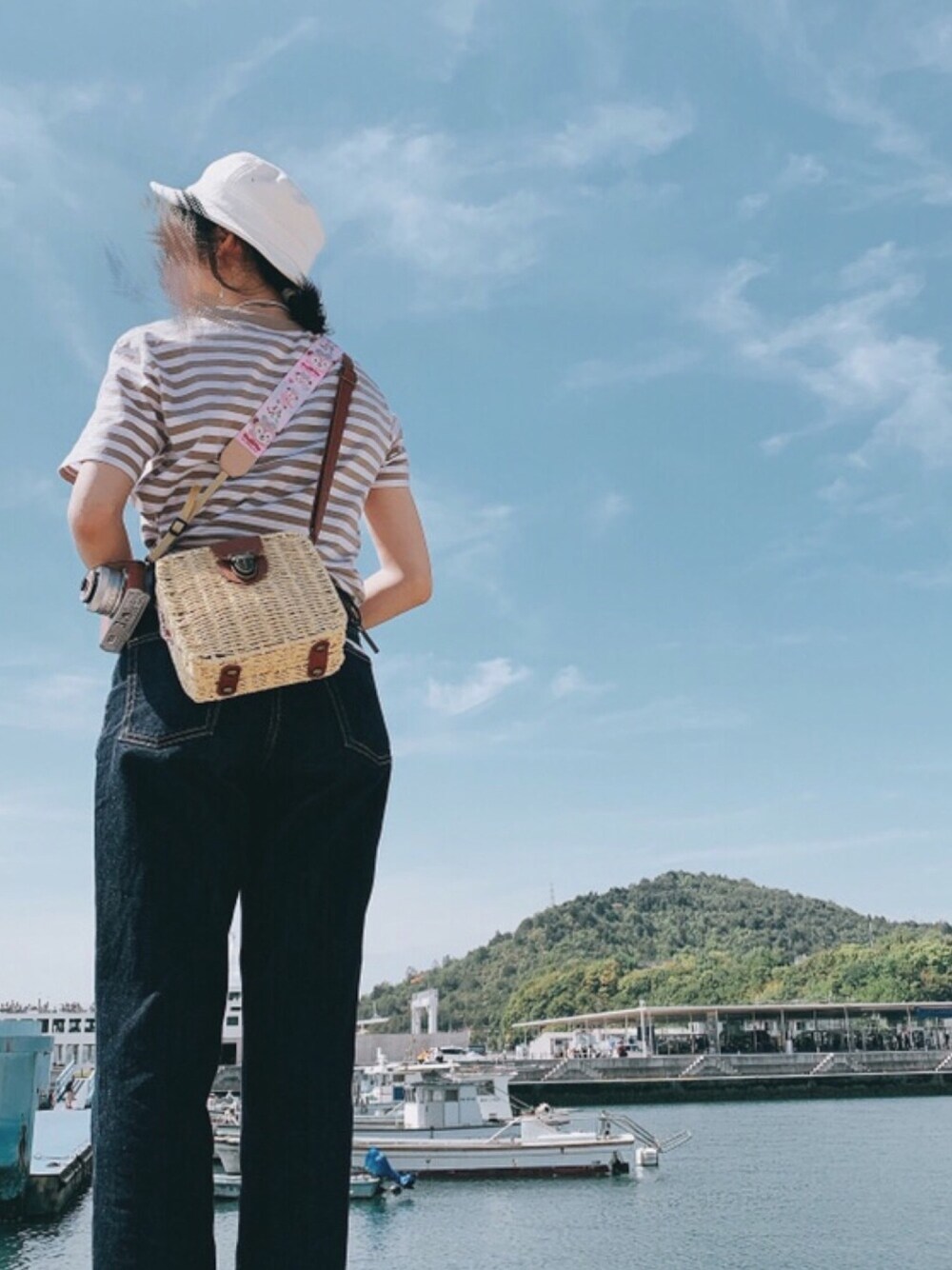 「ＧＷ、シンプルコーデ、バケハ、バケットハット、GUコーデ、GU神デニム、ボーダートップス、旅行コーデ、島コーデ、直島」｜「GUのアイテム（Tシャツ/カットソー、ベージュ系）」を使った、まぁさん（レディース・159cm）の春コーディネートの1枚目の写真