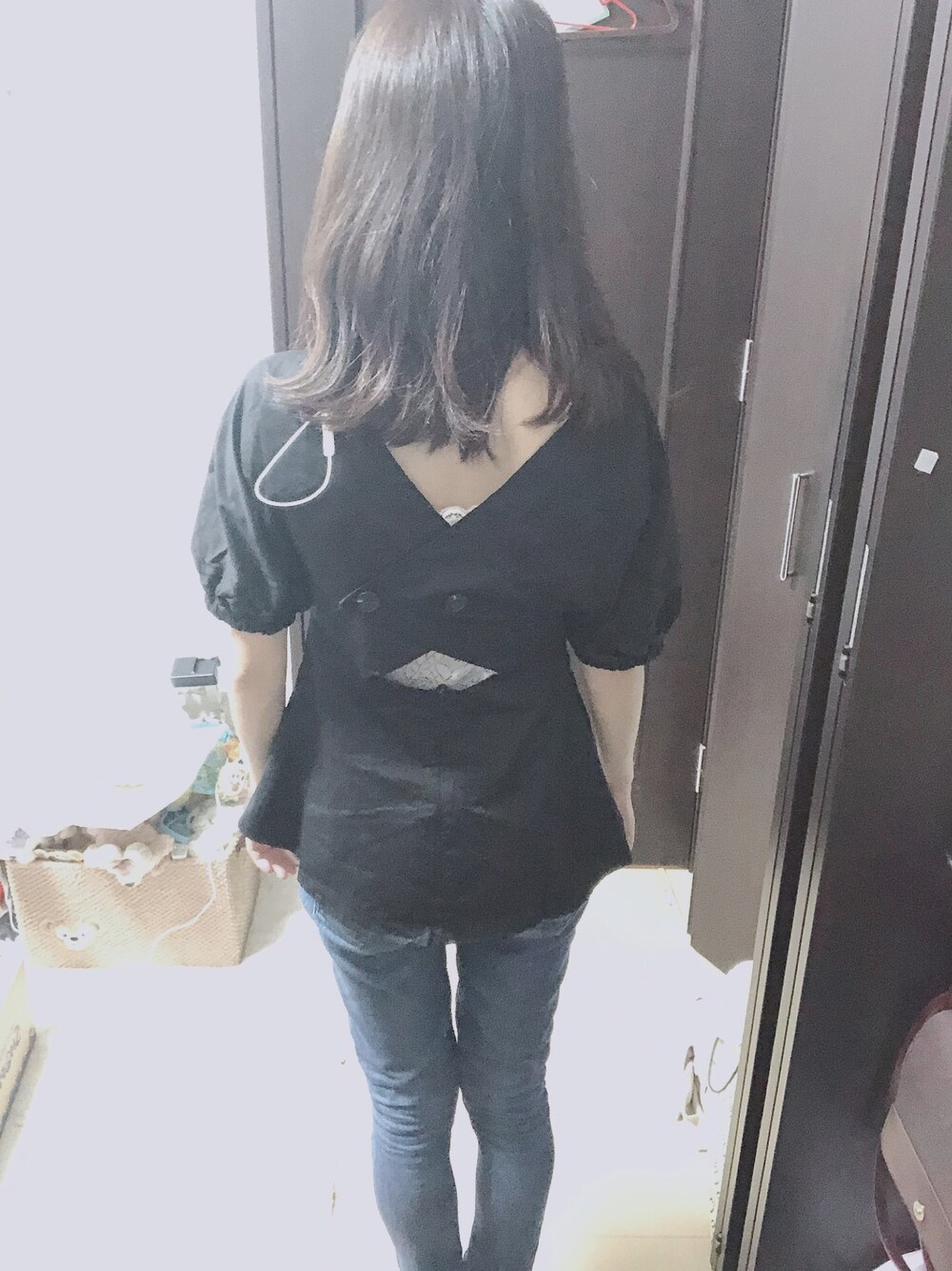 「シンプル、スキニーデニム」｜「node.のアイテム（シャツ/ブラウス、ブラック系）」を使った、まぁさん（レディース・159cm）の秋コーディネートの1枚目の写真