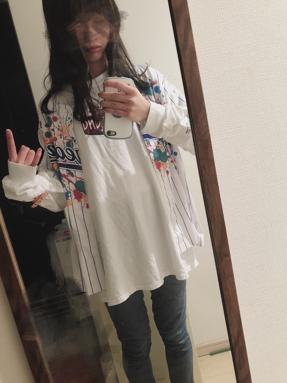 「ライブ、ライブTシャツ、カウントダウンジャパン、CDJ」｜「official髭男dismのアイテム（Tシャツ/カットソー、ホワイト系）」を使った、まぁさん（レディース・159cm）の冬コーディネートの1枚目の写真