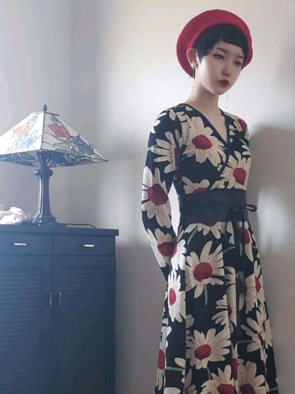 「柄ワンピース、レトロ、レトロワンピース、ベレー帽、花柄ワンピース、アンティーク」｜「ZARAのアイテム（ハンチング/ベレー帽、レッド系）」を使った、琳さん（レディース・152cm）の夏コーディネートの1枚目の写真