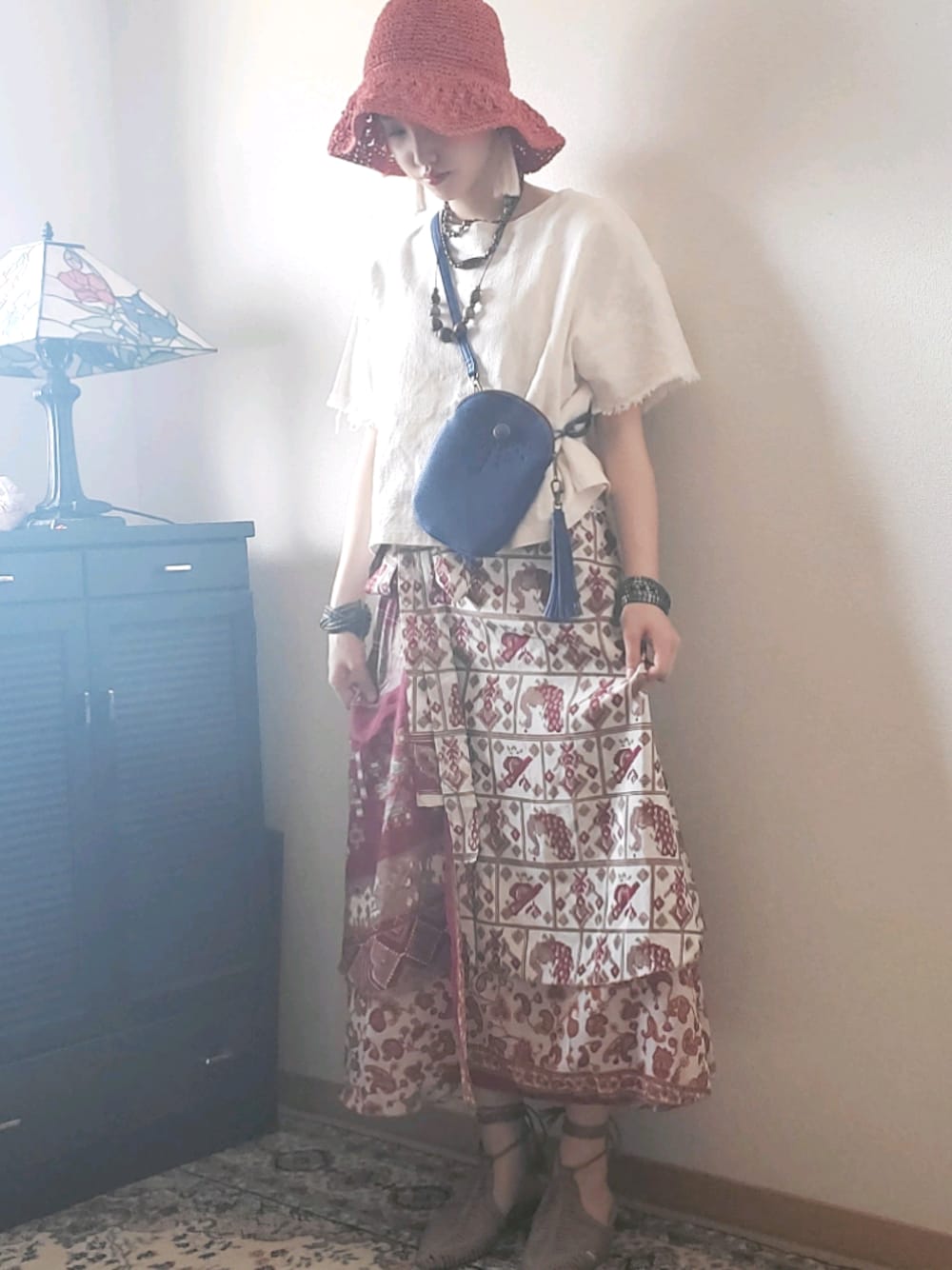 「古着、Ungrid、チャイハネ、チチカカ、エスニック、ootd、チューリップハット、古着好きな人と繋がりたい」｜「usedのアイテム（スカート、レッド系）」を使った、琳さん（レディース・152cm）の夏コーディネートの1枚目の写真