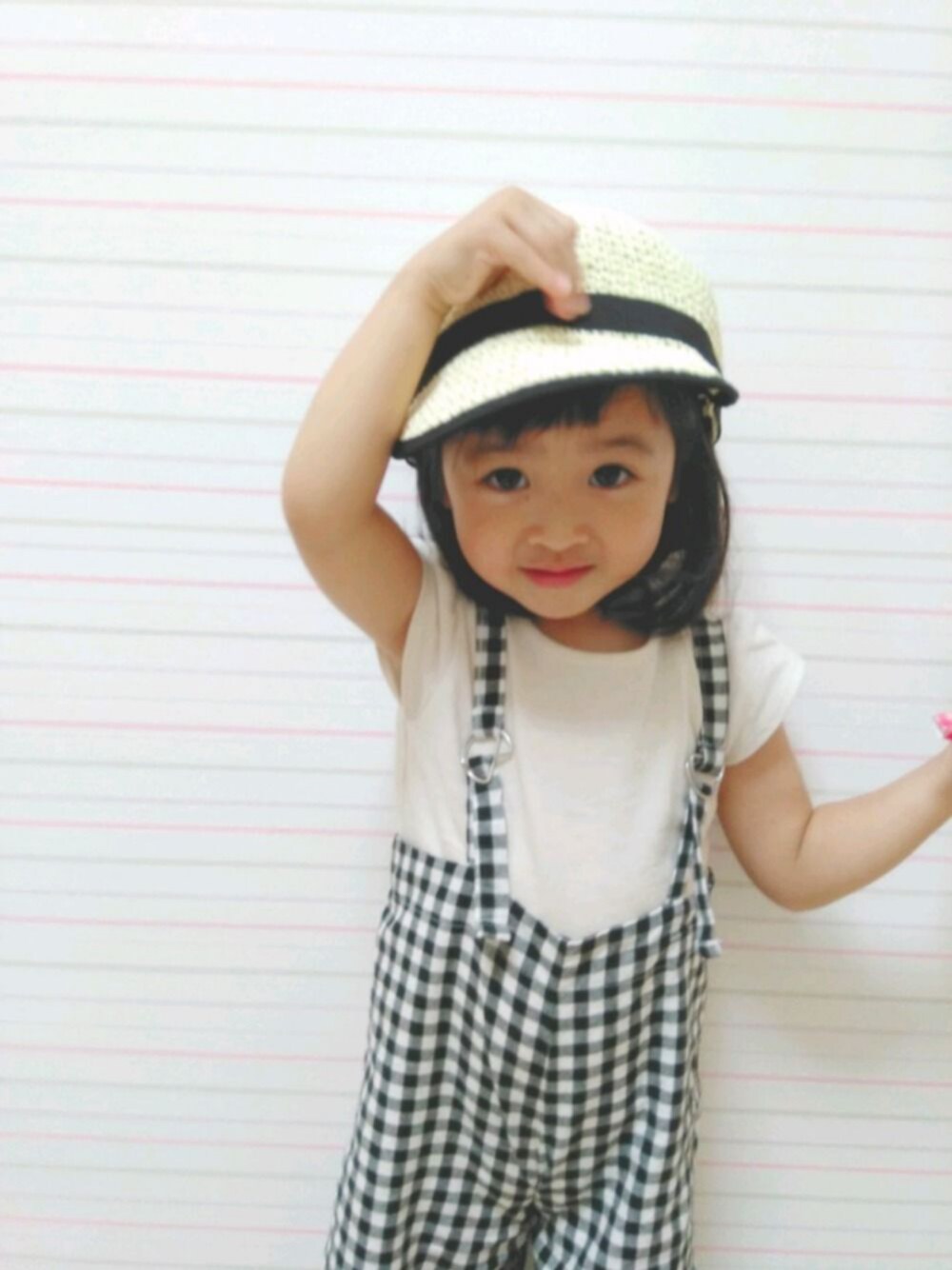 「ペーパーキャスケット、サロペット、キッズコーデ、キッズファッション、おんなのこ、女の子コーデ、2歳、2歳3ヶ月」｜「BRANSHESの細編みペーパーキャスケット（キャスケット、ホワイト系）」を使った、nippyさん（キッズ・90cm）の夏コーディネートの1枚目の写真