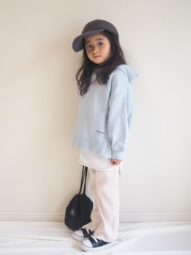 「アイテム（パーカー、ブルー系）」を使った、nippyさん（キッズ・110cm）の冬コーディネート