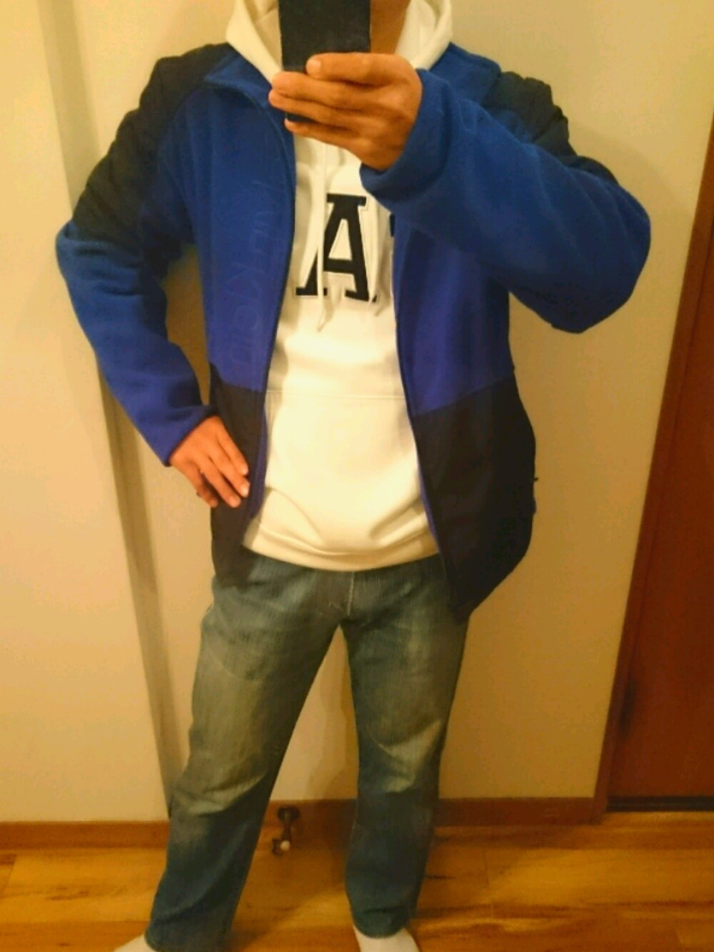 「冬コーデ、Calvin Klein、GAP、EDWIN」｜「GAPのアイテム（パーカー、ホワイト系）」を使った、Ryoyaさん（メンズ・170cm）の秋コーディネートの1枚目の写真