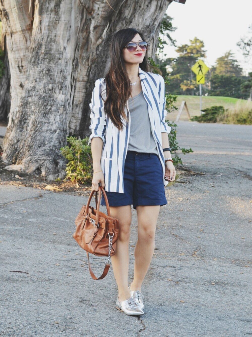 「BAG、blazer、boyfriend、metallic、MICHAEL KORS、oxfords」｜Nancyさん（レディース）の秋コーディネートの1枚目の写真