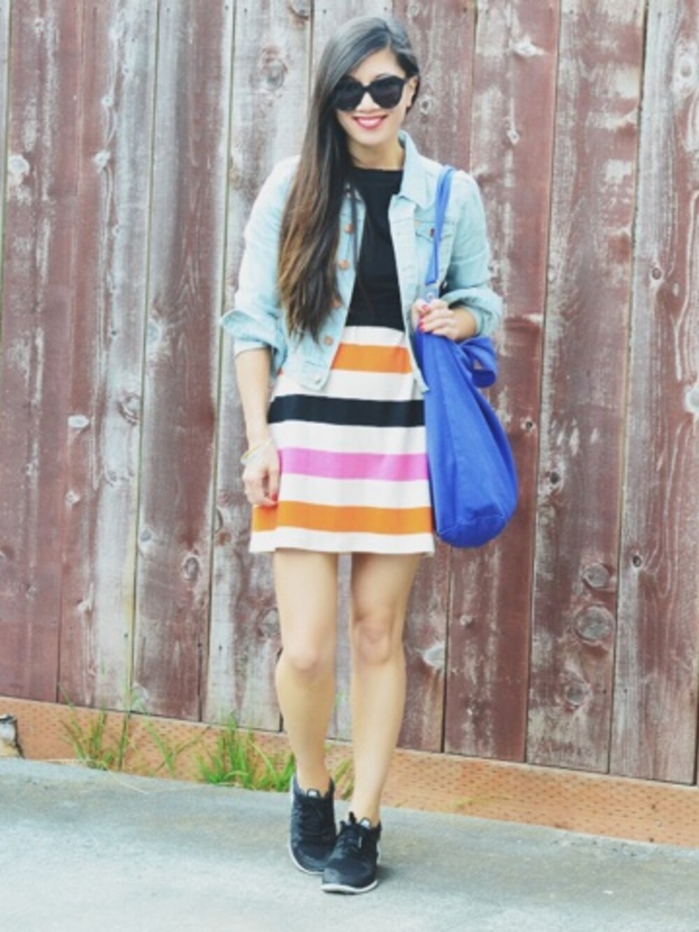 「BAG、Baggu.、CANVAS、denim、dress、H&M、jacket 、NIKE、sneakers」｜Nancyさん（レディース）の秋コーディネートの1枚目の写真