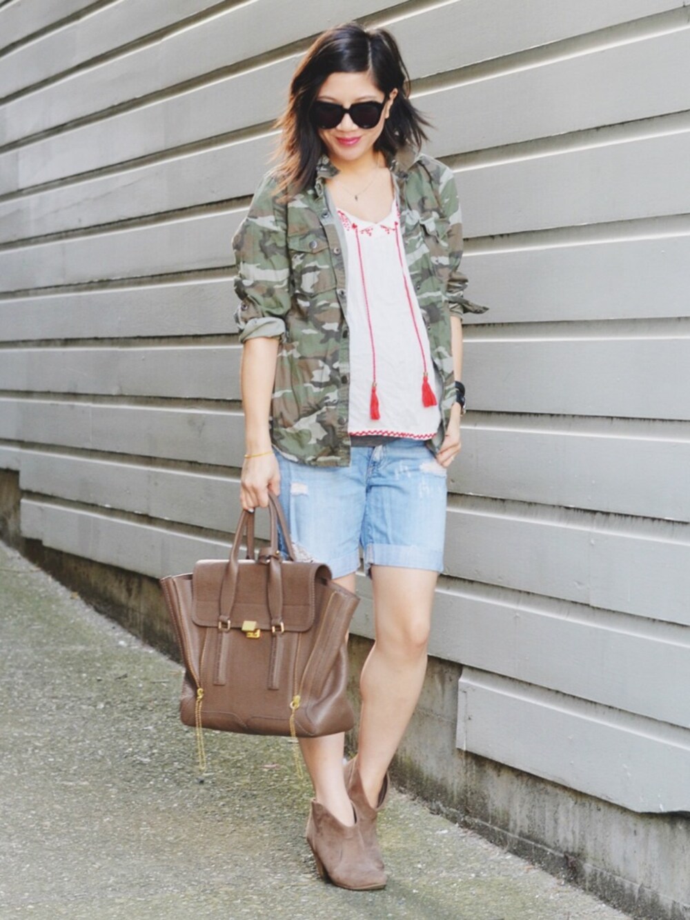 「camouflage、distressed、FOREVER 21、jacket 、shorts、top」｜Nancyさん（レディース）の春コーディネートの1枚目の写真