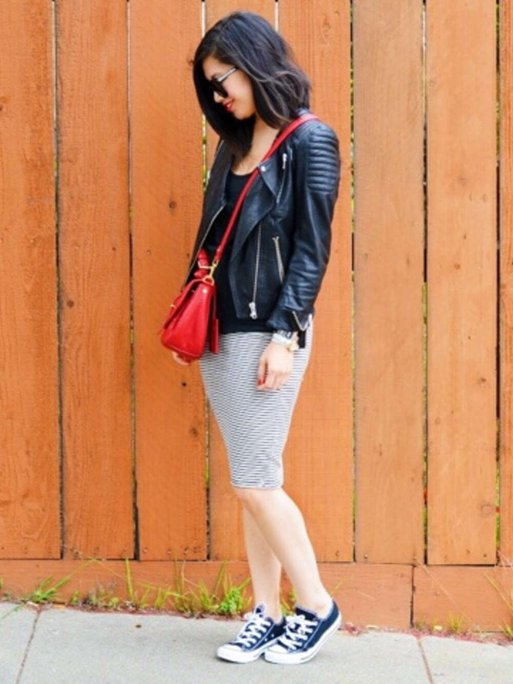 「BAG、jacket 、leather、skirt、sneakers、striped、Tory Burch」｜Nancyさん（レディース）の夏コーディネートの1枚目の写真